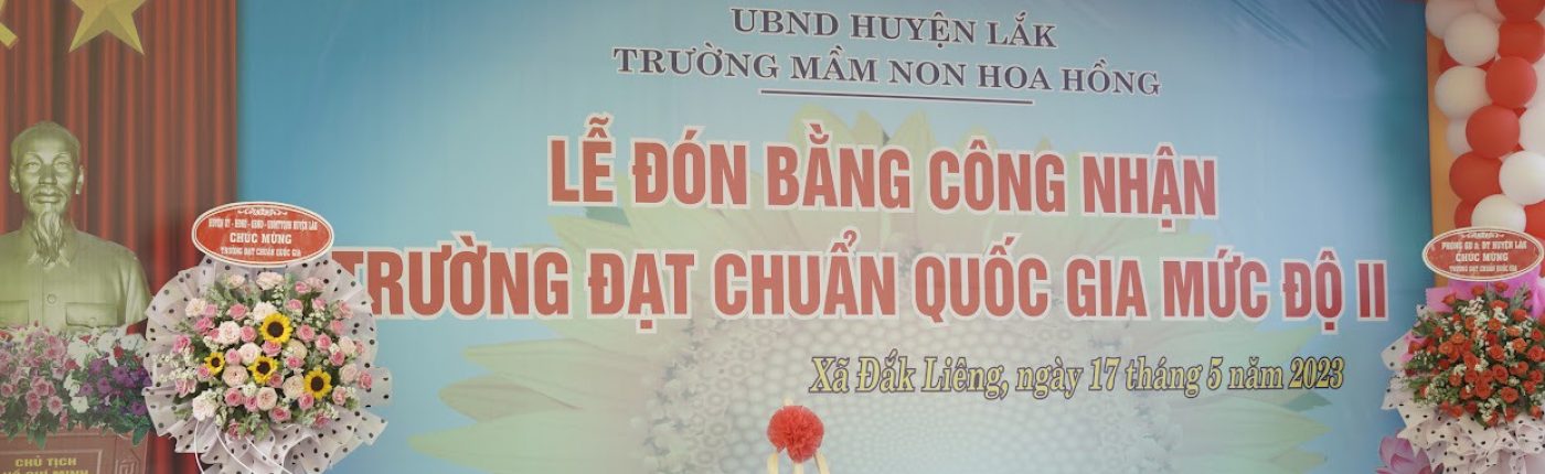 ảnh lễ đón bằng công nhận trường đạt chuẩn quốc gia